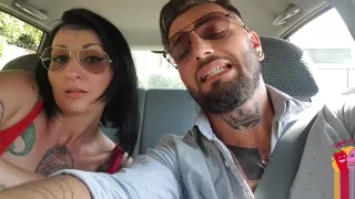 Milf si fà_ scopare in autostrada