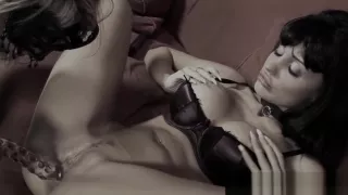 Glam lesbian gets licked