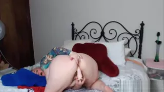 Slut With Tattoos And Big Knockers Gets Naked On Cam