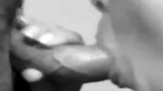 Soumise suce un inconnu