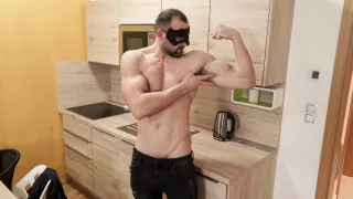 Obaid in Obaid der sanfte Riese - MaskUrbate