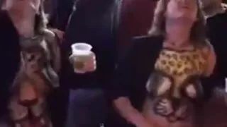 Titten blinken an Karneval