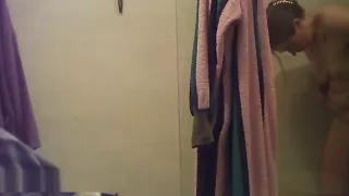 gli scappa e deve fare la pipi