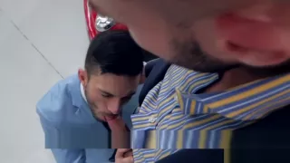 Lateinischer schwuler Analsex mit Gesichtsbehandlung