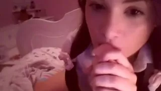 Camgirl went live at 1hottie and played with dildo