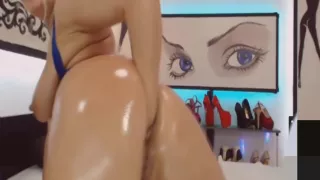 Mein Lieblings-Cam-Mädchen ist verrückt danach, meinen riesigen Schwanz zu sehen