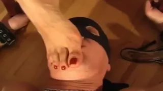 Goddess leyla foot bitch