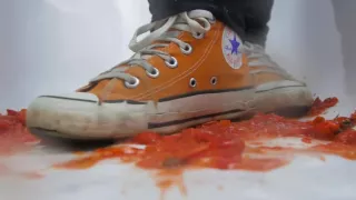 TOMATO CRUSH IN COVERSE ALL-STAR (by SquishyFeet on yt)