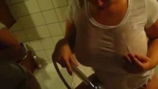 Nasses Tittenfleisch in Shirt