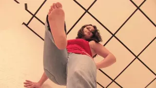 Lilia stomp crush whit flats and bare feet size 37