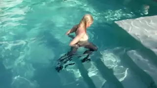 Wetlook pool strip in satin