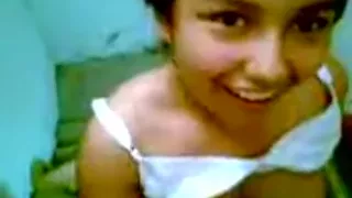 Chica de secundaria mamando