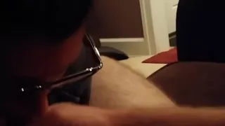 Blowjob von Frau auf Couch