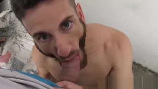Geiler bärtiger Latino wird im POV-Stil roh geknallt