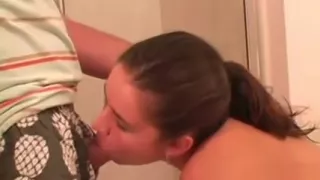 Kacey Kox Golden Shower Y Sexo Anal.