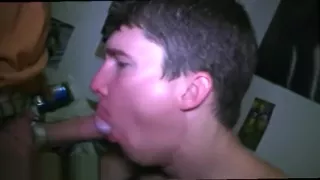 Schwule Bruder-Tabu-Filme und einzelne College-Jungs, die abspritzen und es trinken