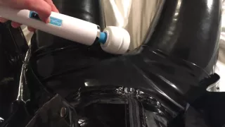 High Heels pissen in Latex und Nylons