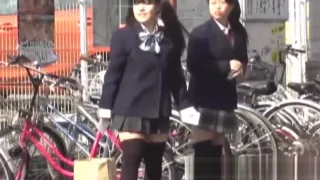 Oriental voyeur satisfies fetish with teenage thighs