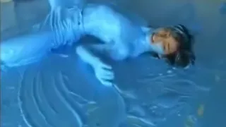 Japanischer netter Junge malen spielen