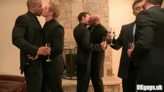 Heißer schwuler Analsex und Cumshot