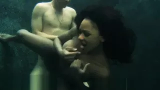 Black chick fucking underwater (part 2)