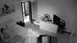 Ein Kerl beginnt seinen Tag mit Muffensausen nach einem miesen Start