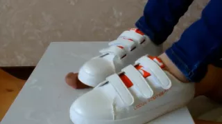 Asiatischer Turnschuh cbt mit Cumshot
