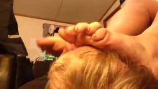 Real amateurs: BBW feet smother.
