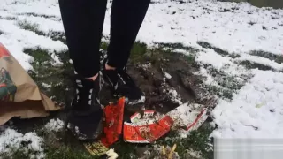 Girl crushes burguer on mud in her nike free sneakers