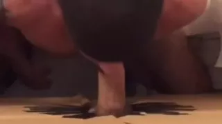 Fette Schwänze lieben es, im Philly Gloryhole gelutscht zu werden