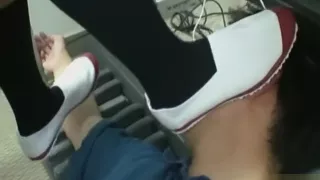 女子高生のストレス解消足責め 01