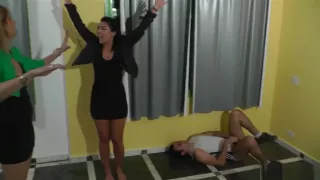 ballbusting 2 girls knee