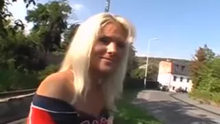 Chick Is Creating Tremors In The Car As She Gives Blowjob