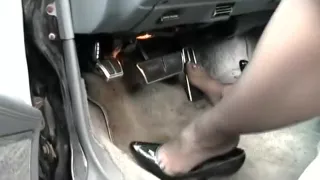 Sexy feet pumping pedals