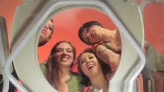 Pissing Fetisch Femdoms geben Sub Goldenshower