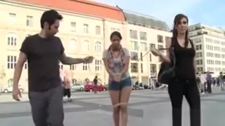 Heißes hübsches Mädchen dominiert in extremem Bdsm Sex