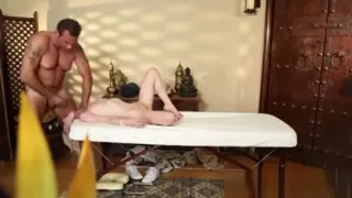 Naive Massage Babe Gets Facial From Masseur