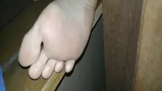 Honest Buddy Feet And Filthy Bottoms Pezinhos