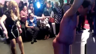 Mistress Noor featuring Chulapopichi in BDSM show