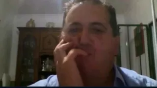 Spanischer Feuerwehrmann wichst vor der Kamera