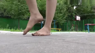 Beauty with dyrty soles