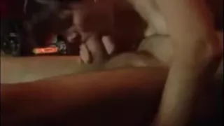 Elle baise son partenaire candauliste devant son mari