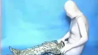 How to wear a back zippered zentai