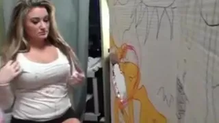 College Mädchen spielen mit Gloryhole