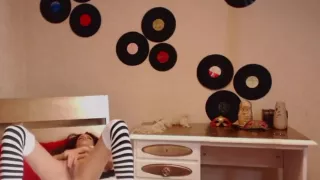 Skinny teen gets herself off quick