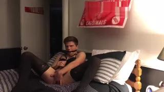 ShySissy musste sich offenbaren, weil das Anziehen fürs Bett zu sexy war