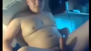 Schüchternes Moppelchen zeigt seinen Körper