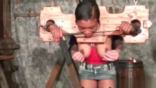 Enticing buxomy ebony hussy getting cock been blowed