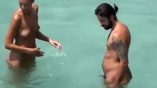 Bei so einer geilen Freundin hat er einen Dauersteifen!