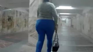 Gigantic ass milfs in tight pants